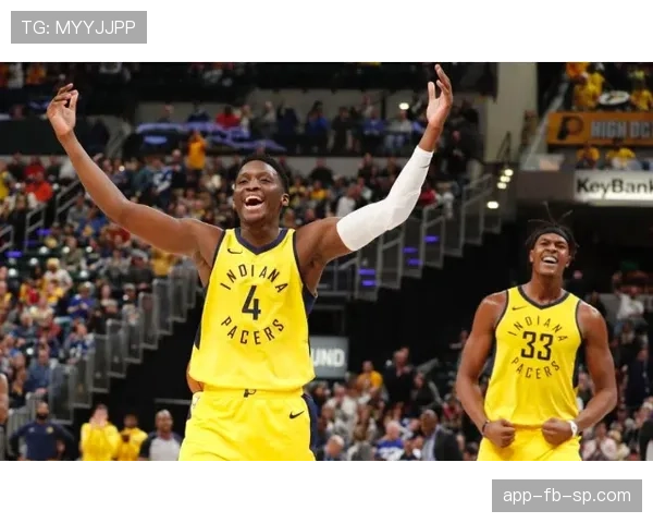 理查德·汉密尔顿高效无球跑动拉开防线提升关键时刻得分能力