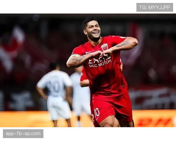 胡尔克连续高速突破压制防线 本赛季边路传中威胁显著